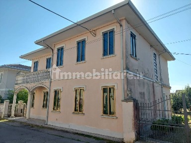 Villa unifamiliare, buono stato, 235 m², Centro, Taglio di Po