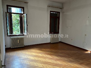 Villa unifamiliare viale Tre Martiri, Rovigo Est, Rovigo