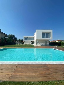 Villa unifamiliare, nuova, 531 m², Isola Albarella, Rosolina