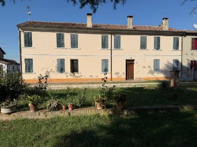 Villa plurifamiliare via Argine Po, Stienta