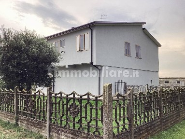 Villa unifamiliare via Fratelli Cairoli Sud 42, Porto Tolle