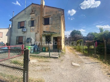 Villa bifamiliare, da ristrutturare, 140 m², Centro, San Martino di Venezze