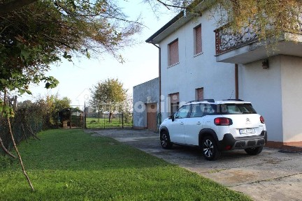 Villa plurifamiliare, buono stato, 303 m², Sabbioni Zampine, Stienta