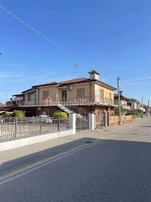 Villa bifamiliare via Garibaldi, 56, Centro, Taglio di Po