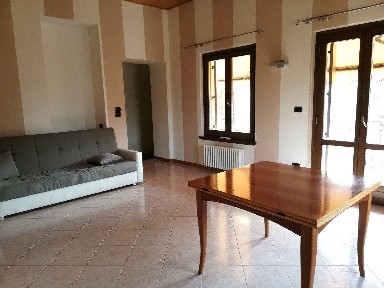 Trilocale vicolo Porta Vescovo 9, Veronetta, Verona