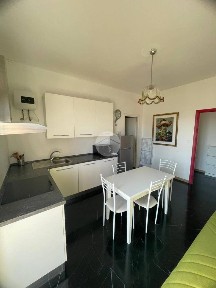 Trilocale Stanza via Perlini 4, Borgo Roma, Verona