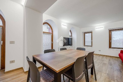 Trilocale piazzetta Vittorio Veneto, Centro, Bosco Chiesanuova