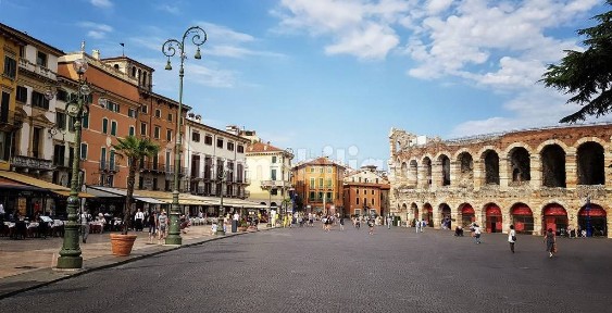 Monolocale piazza Brà, Centro Storico, Verona