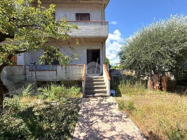 Villa a schiera via Conciliazione, Lucrezia, Cartoceto