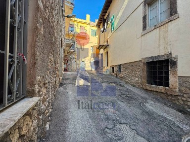 Terratetto unifamiliare via Umberto I 15, Centro, Sezze