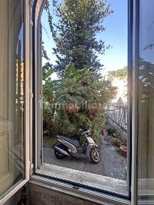 Trilocale da ristrutturare, piano rialzato, Mergellina - Piedigrotta, Napoli