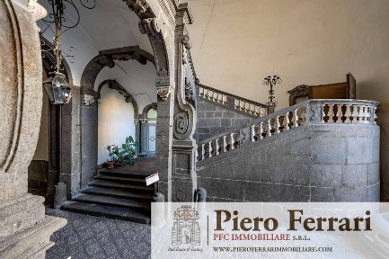 Appartamento via Monte di Dio 13, Santa Lucia, Napoli