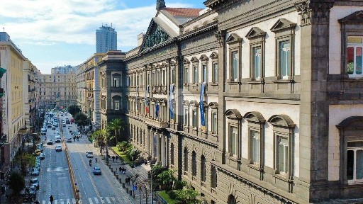Quadrilocale corso umberto 46, Tribunali, Napoli