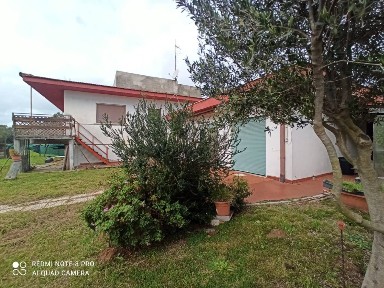 Terratetto unifamiliare 300 m², da ristrutturare, Litoranea, Latina