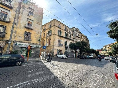 Quadrilocale via Santa Teresa degli Scalzi 43, Stella - Materdei, Napoli