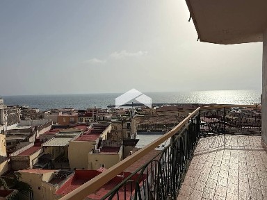 Trilocale via Costantinopoli 13, Torre del Greco