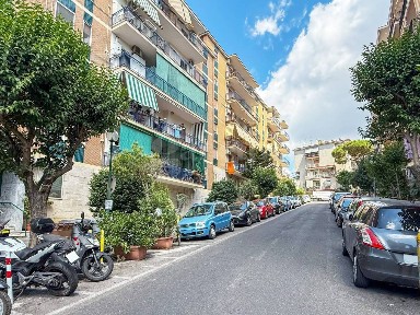 Quadrilocale viale Letizia 4, Colli Aminei - Capodimonte, Napoli