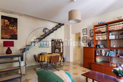 Trilocale salita Ospedale Suor Orsola, Chiaia, Napoli