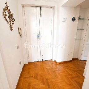 Trilocale buono stato, quarto piano, Vomero, Napoli