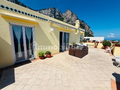 Quadrilocale ottimo stato, su più livelli, Centro, Capri