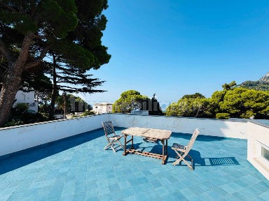 Quadrilocale ottimo stato, su più livelli, Centro, Capri