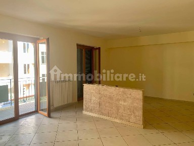 Trilocale viale Michelangelo 29, Centro, Volla