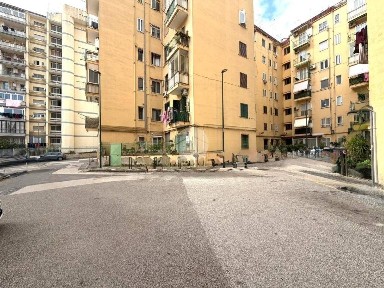 Trilocale via giacinto de sivo, Fuorigrotta, Napoli