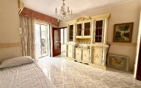 Bilocale piazza Carlo III 15, Arenaccia, Napoli