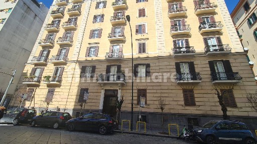 Napoli, Vomero, Viale Michelangelo, 21
