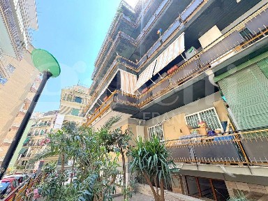 Trilocale prolungamento carlo de marco, San Carlo All'Arena, Napoli