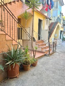 Monolocale buono stato, piano terra, Pianura, Napoli
