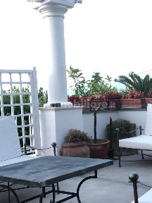 Trilocale Scala Fenicia, Centro, Capri