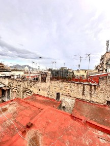 Quadrilocale Vico dei Carbonari 4, Tribunali, Napoli