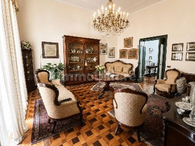 Appartamento via Broggia 18, Museo, Napoli