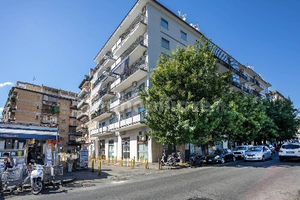 Quadrilocale via Giustiniano 285, Soccavo, Napoli