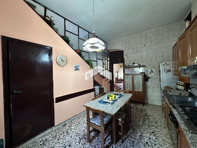 Bilocale da ristrutturare, su più livelli, Centro, Marigliano