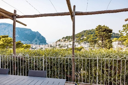Trilocale ottimo stato, piano terra, Centro, Capri