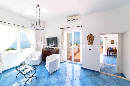 Trilocale Serrara, Ischia