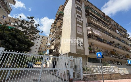 Appartamento viale dei pini 10/E, Colli Aminei - Capodimonte, Napoli