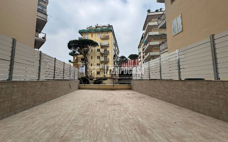 Quadrilocale via Eduardo Nicolardi 5, Colli Aminei - Capodimonte, Napoli