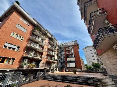 Trilocale viale Colli Aminei 279, Colli Aminei - Capodimonte, Napoli