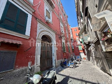 Bilocale Rampe Montemiletto 18, Monte Santo, Napoli