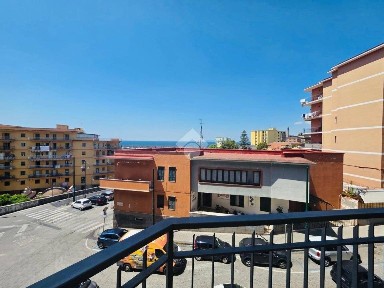 Quadrilocale via Monsignor Felice Romano 34, Torre del Greco