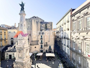 Appartamento piazza San Domenico Maggiore, Centro Storico, Napoli
