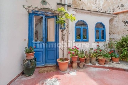 Procida, Via Roma