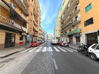 Bilocale viale Cavalleggeri D'Aosta, Fuorigrotta, Napoli