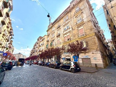Quadrilocale via Carbonara 91, Tribunali, Napoli