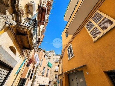 Trilocale salita Cinesi 61, Sanità, Napoli