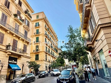 Trilocale via dei Cimbri, Tribunali, Napoli