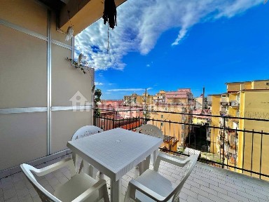 Quadrilocale via Diomede Carafa 58, Bagnoli, Napoli